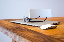Как сделать тёмными строку меню и док в macOS, не применяя ночную тему